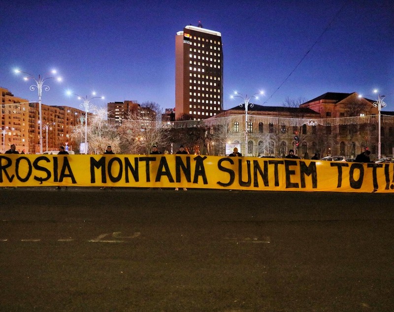 Protest în fața Guvernului: ”Uniți salvăm Roșia Montană!”. Ce le-a spus Ludovic Orban