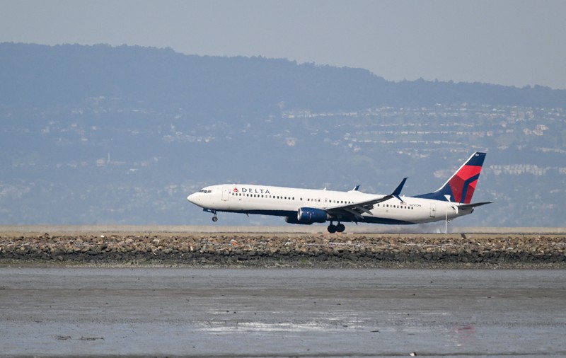 Un avion care plecase din SUA spre Spania s-a întors, la două ore de la decolare, din cauza unui pasager cu diaree: „Risc biologic”