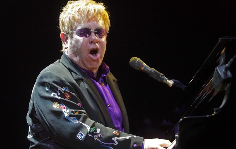 Pentru Elton John viaţa a început la 43 de ani