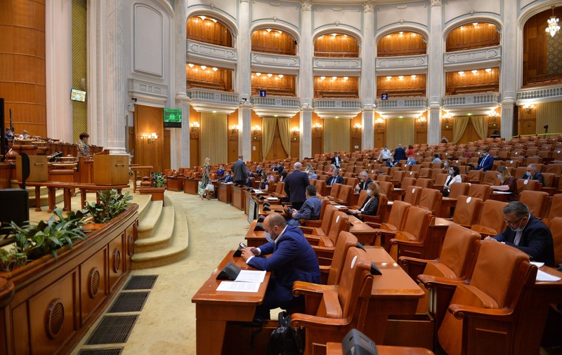 11 angajaţi de la Camera Deputaților, confirmați cu Covid-19. Marcel Ciolacu se află în izolare după ce a intrat în contact cu o persoană bolnavă