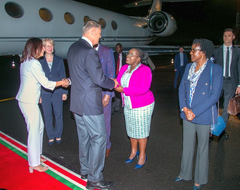 Klaus Iohannis a ajuns în Kenya, prima țară din turneul african. Discuții cu omologul său, William Ruto