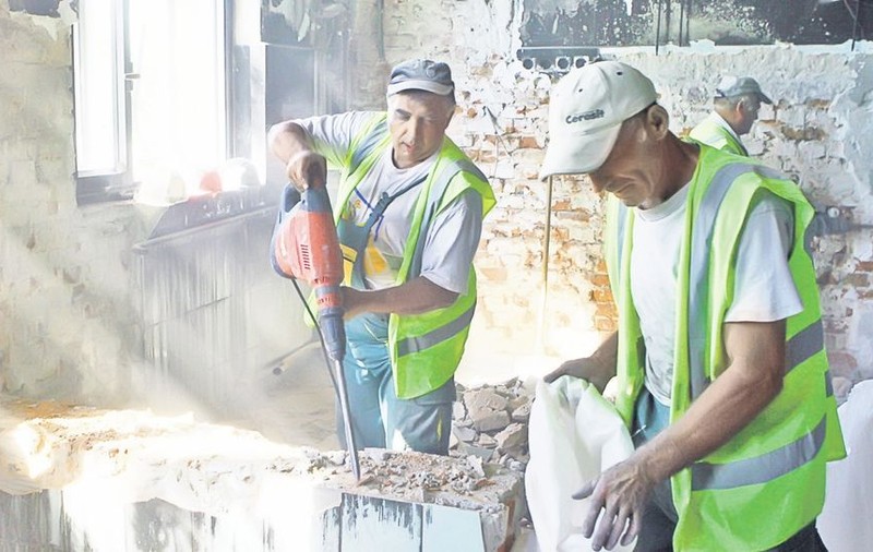 Refac salonul groazei de la maternitatea Giuleşti