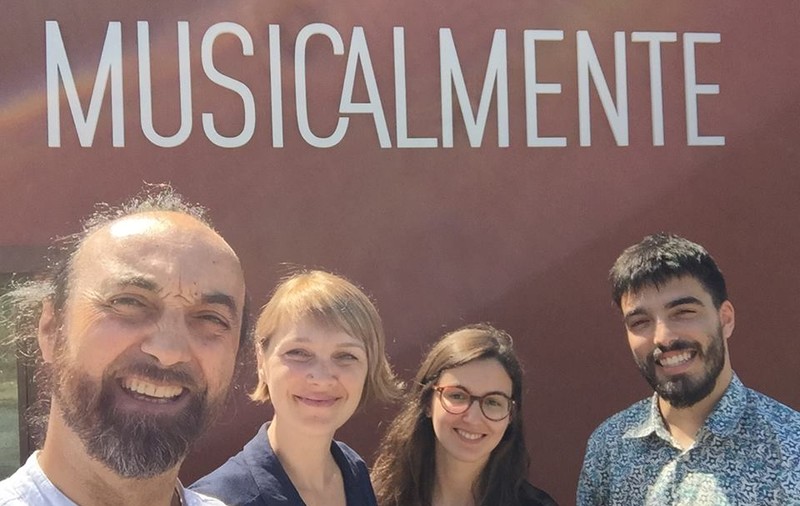 Un portughez ține concerte de muzică clasică pentru bebeluși în România. “Cu cât sensibilitatea muzicală e cultivată mai devreme, cu atât e mai bine”