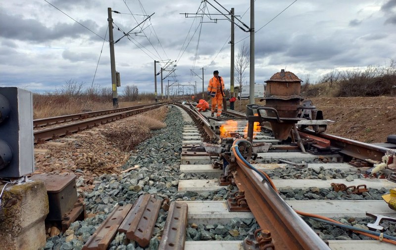 Circulația feroviară de pe ruta Cluj-Sighet riscă să fie perturbată după ce două podețe au rămas nereabilitate