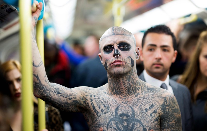 FOTO/ Rick Genest, cunoscut ca Zombie Boy, un manechin cunoscut pentru tatuajele sale, s-a sinucis la 32 de ani
