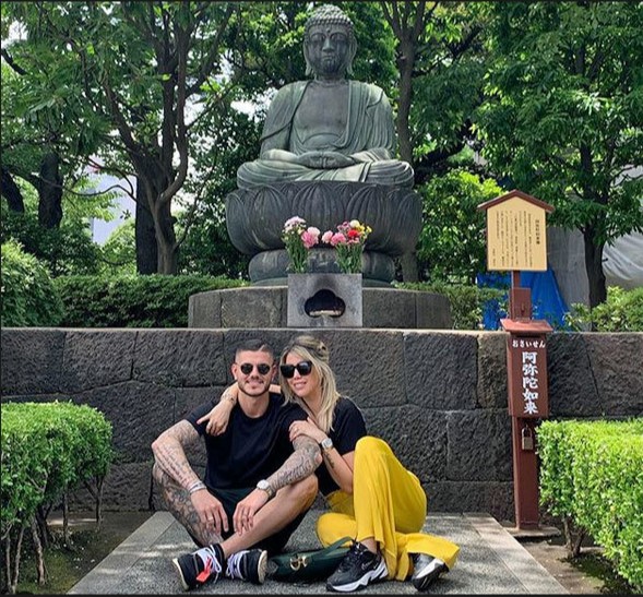 Mauro Icardi, Inter Milano, meditând alături de iubita Wanda Nara în Japonia