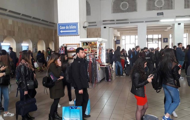 Automatele de bilete CFR din gări, închise temporar pentru lucrări de înlocuire. Nici validatoarele din trenurile spre Otopeni nu vor funcționa