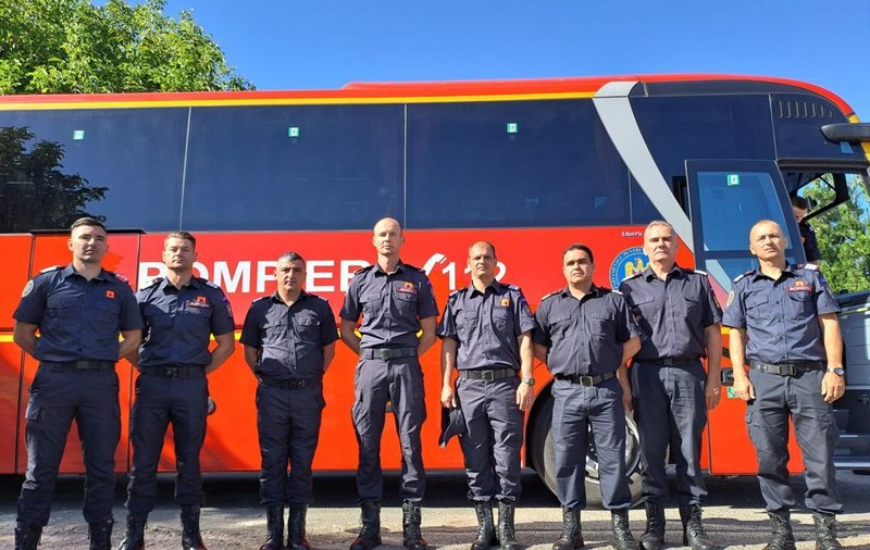 20 de pompieri români pleacă în Corsica pentru a sprijini eforturile de stingere a incendiilor