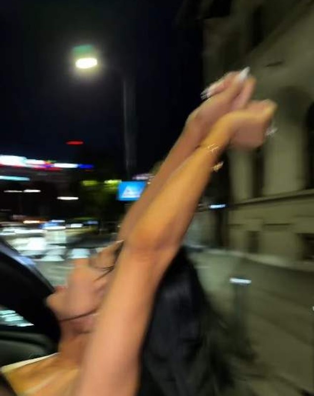 Cum a apărut Andreea Popescu în miez de noapte, pe stradă. Vedeta, gest periculos în timp ce mașina se afla în mers