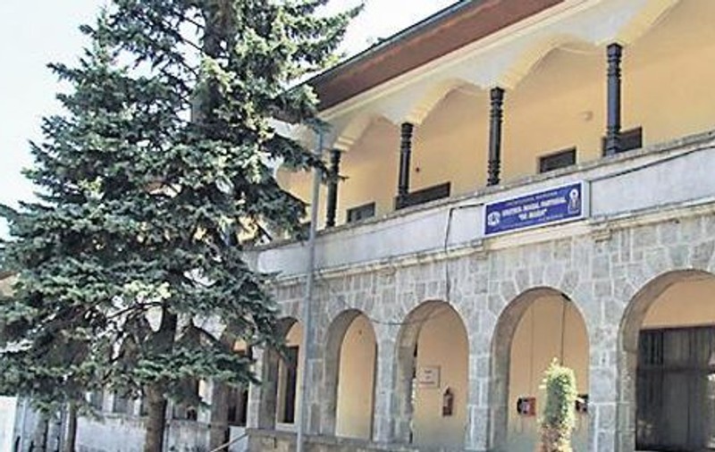 Au făcut salon de masaj la mănăstire!