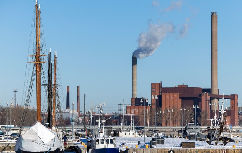 Finlanda face un pas curajos în tranziția energetică, construind un prototip de centrală nucleară pentru încălzire centralizată în inima capitalei Helsinki, la doar doi kilometri de Parlament. 