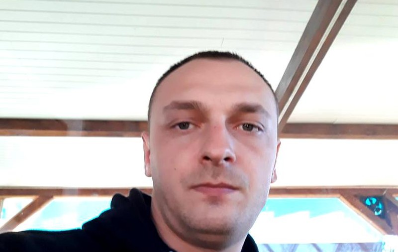 Tânărul abandonat pe o stradă din Pitești a murit asfixiat. Legiștii i-au găsit în plămân un edem