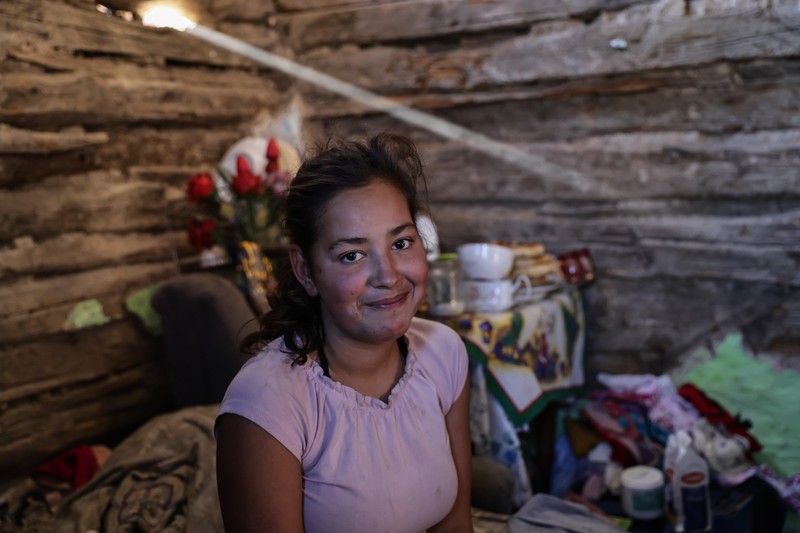 Bianca, 16 ani, este mâna dreaptă a mamei sale în gospodărie. Sursa foto: Vlad Chirea