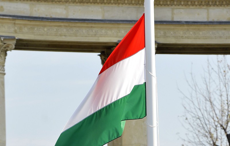 Românii îşi doresc cetăţenia maghiară