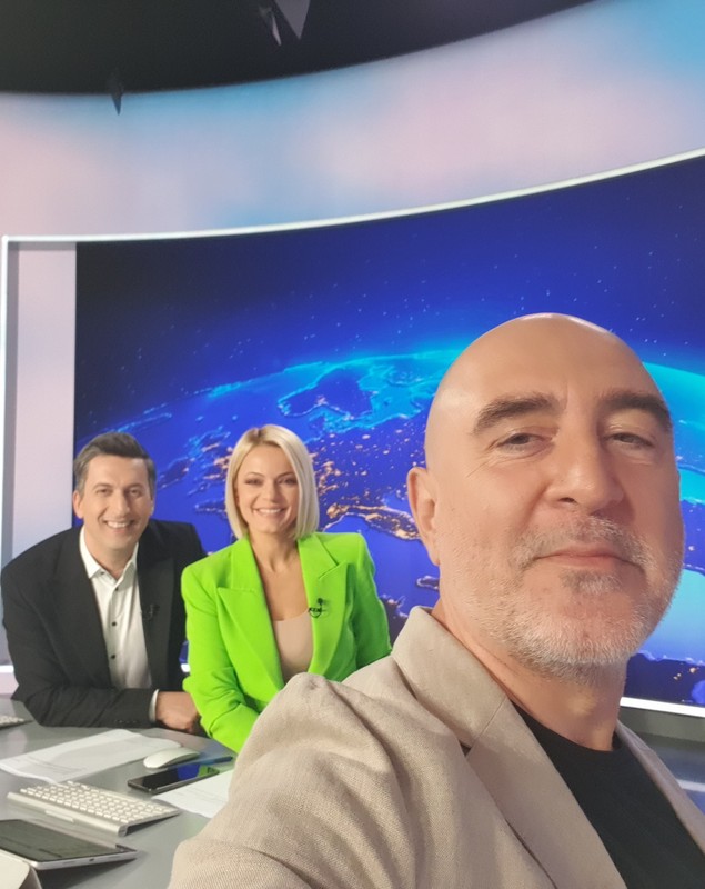 Prima imagine cu bebelușul lui Răzvan Exarhu. Realizatorul radio a devenit tată la 56 de ani. „Cum se spune, faceți o propoziție cu Candoare!”