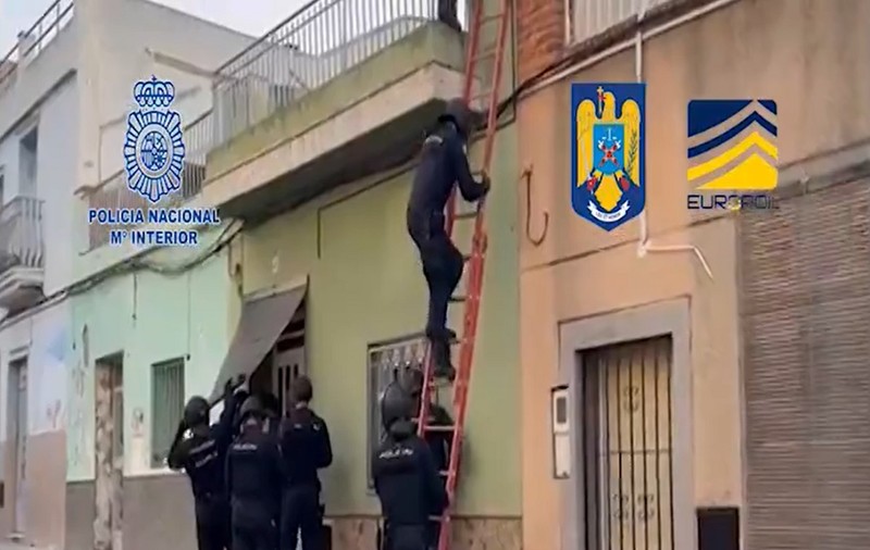 Cruzimea extremă a unor mafioți români din Spania. Exploatau zeci de femei și le obligau să le aducă, fiecare, 400 de euro pe zi. VIDEO