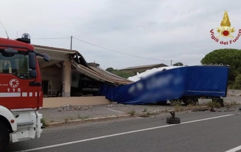 Un designer italian celebru a murit în urma unui accident cu un șofer român de TIR, pe o autostradă din Milano