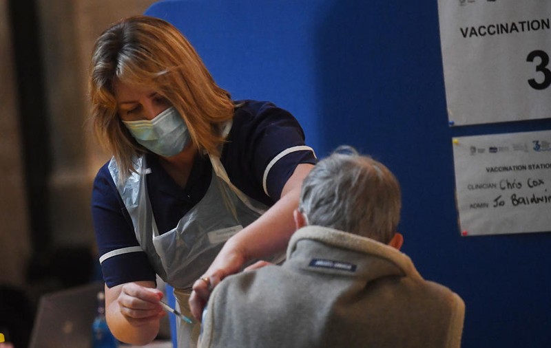 Autoritățile iau în calcul schimbarea modalității de programare la vaccinarea anti-COVID în centrele rurale
