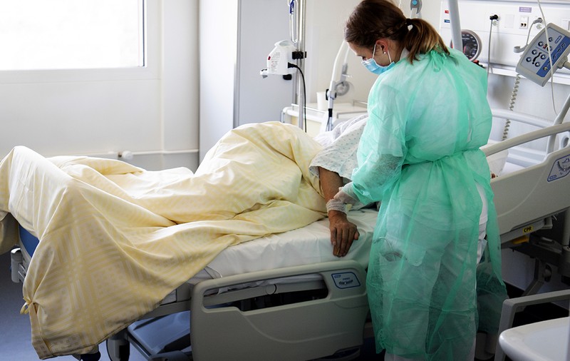 215 noi cazuri de îmbolnăvire cu coronavirus. Bilanțul a urcat la 2.460