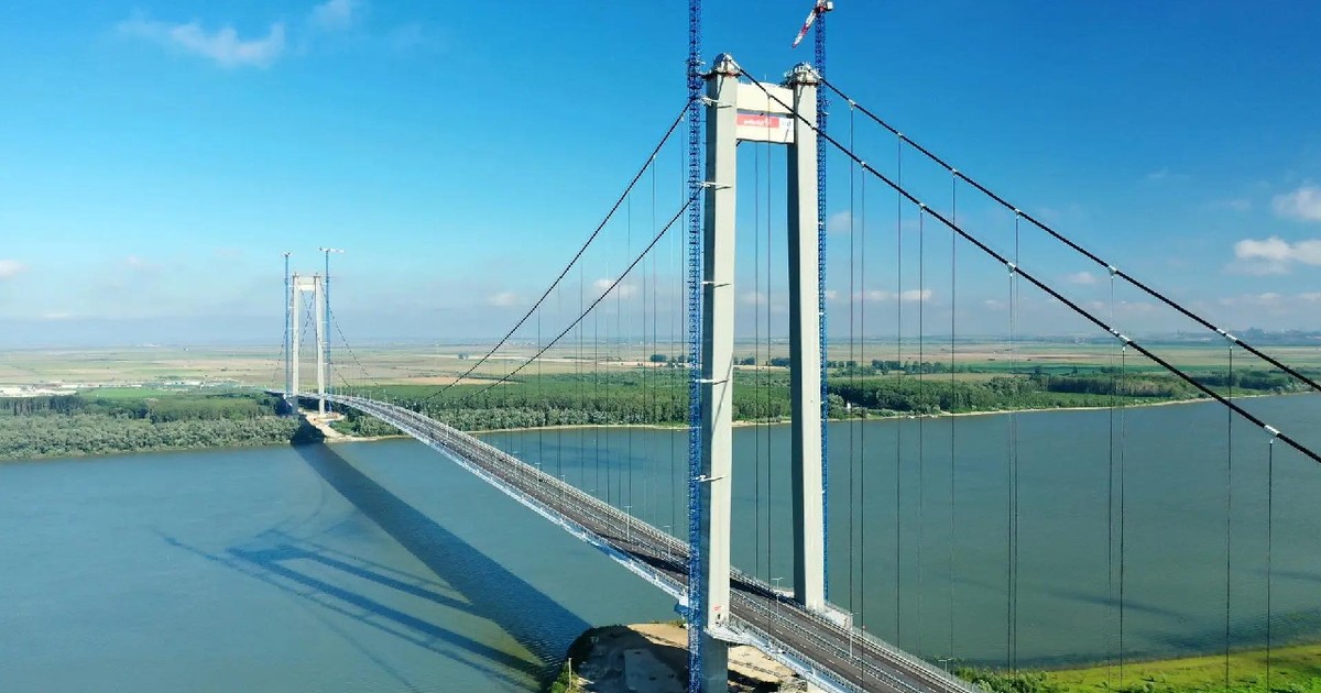 Podul suspendat din Braila