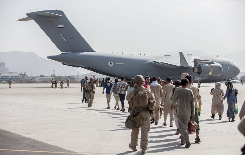 Purtătorul de cuvânt al talibanilor: Afganii nu mai au permisiunea de a merge la aeroportul din Kabul