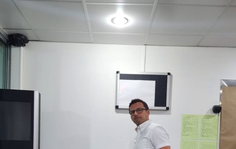 Imagini cu românii care au votat în diaspora la alegerile prezidențiale. Cel mai vârstnic alegător are 100 de ani