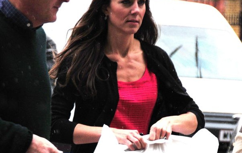 Foto | Uite-o pe Kate Middleton la cumpărături. Ai zice că e ducesă?