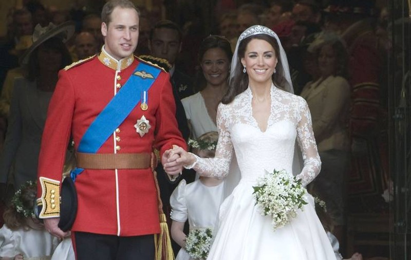 Un an de la NUNTA lui KATE şi WILL! Vezi ce aşteaptă acum britanicii de la ei