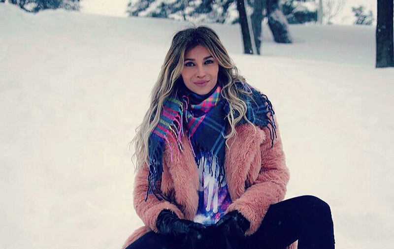 Cum s-a fotografiat Lora. "Iulia Albu ar fi super mega invidioasă"