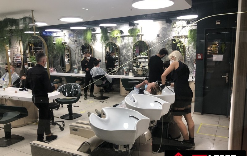 Prima zi de relaxare în Elveția. Frizeriile, saloanele de înfrumusețare sau centrele de tatuaje au fost luate cu asalt