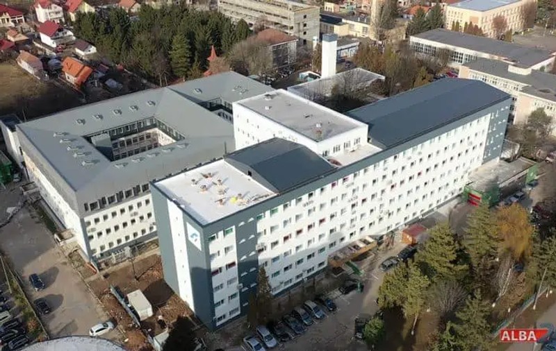 Femeie din Alba, suspectă de BOTULISM, după ce a consumat pește din conservă. Va fi transferată cu elicopterul la un spital din Oradea