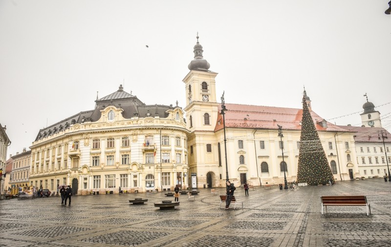Autoritățile refuză să explice de ce rata de infectare cu COVID din județul Sibiu se apropie de 7, deși numărul infectărilor a scăzut în ultimele zile