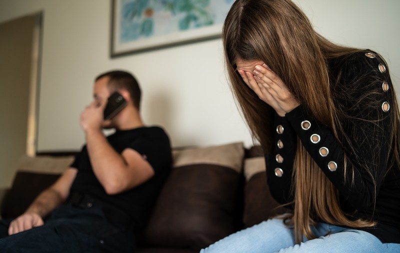 Cazul femeii exploatate sexual care i-a plătit proxenetului peste două milioane de lei în șapte ani. România, în topul țărilor privind traficul de persoane 