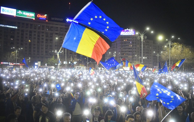 Majoritatea românilor susțin orientarea țării spre Vest și NATO, doar câțiva alegând relații mai strânse cu Estul