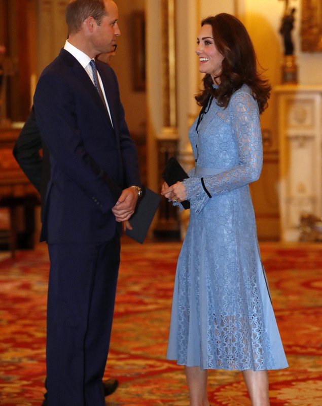 Primele imagini cu Kate Middleton însărcinată cu al treilea copil. Ducesa de Cambridge și-a arătat burtica de gravidă