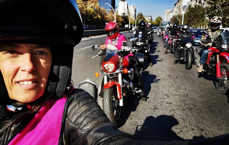 Marşuri moto Pink Ride în Bucureşti şi Cluj-Napoca, pentru conștientizarea precoce a cancerului de sân