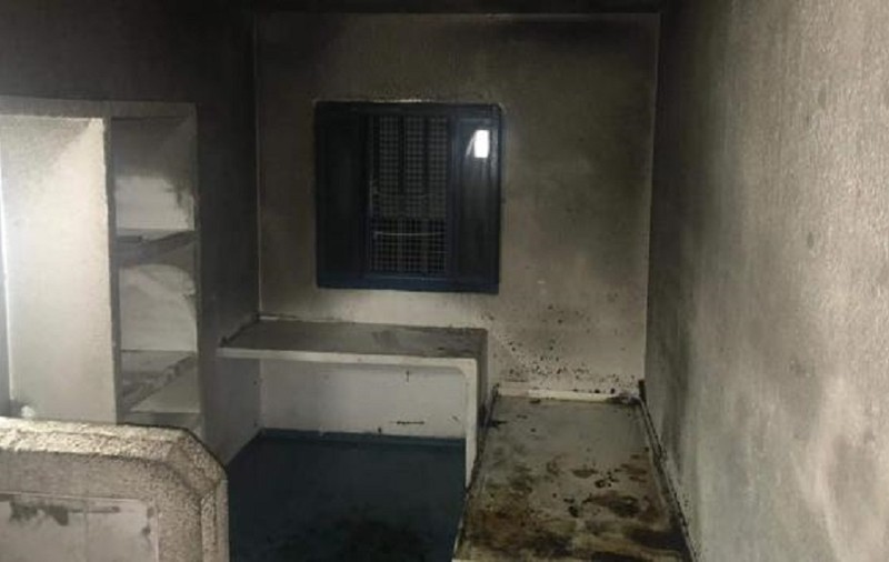 VIDEO | Haos generat de un deținut român într-o închisoare din Spania. Infractorul și-a incendiat celula