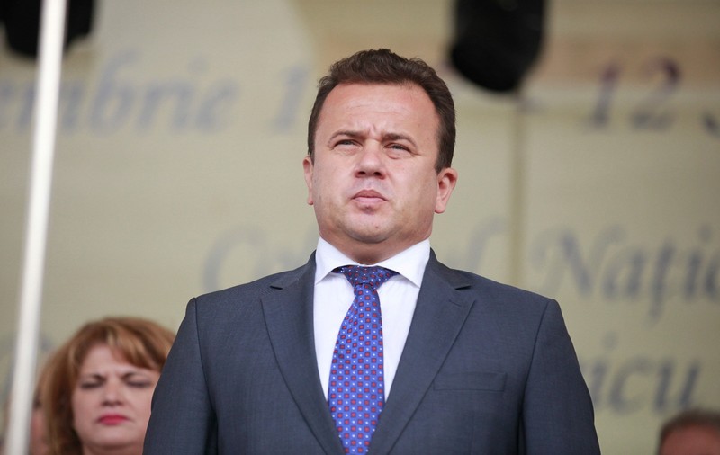 PNL: Ministerul Educaţiei a transmis circulare în care îi ameninţă pe profesorii care folosesc materiale auxiliare la clasă