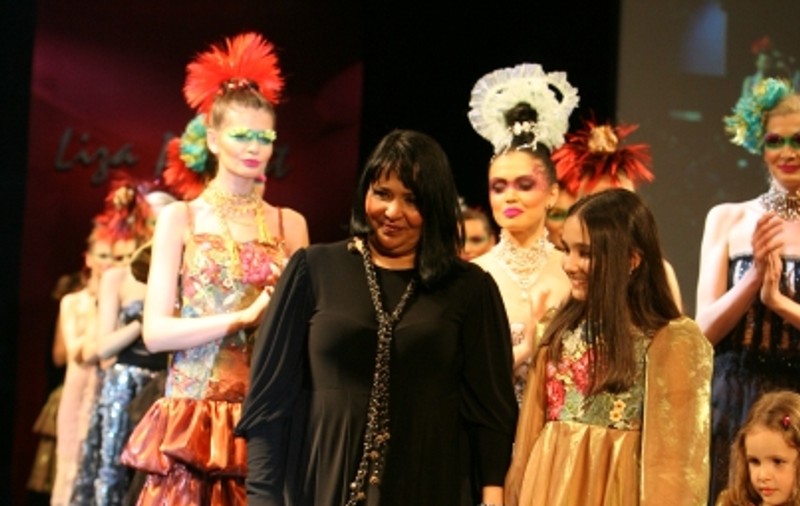 Liza Panait, lansează o colecţie hippie
