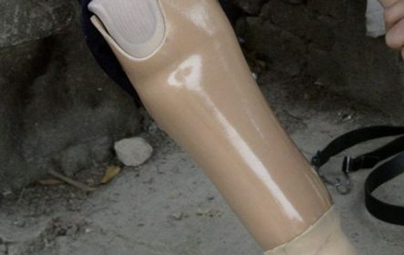 Un bărbat a pescuit o proteză şi l-a găsit pe proprietar