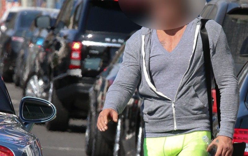 Pușca și cureaua lată, ce bărbat era odată! Drogurile, băutura și botoxul l-au urâțit la bătrânețe! FOTO