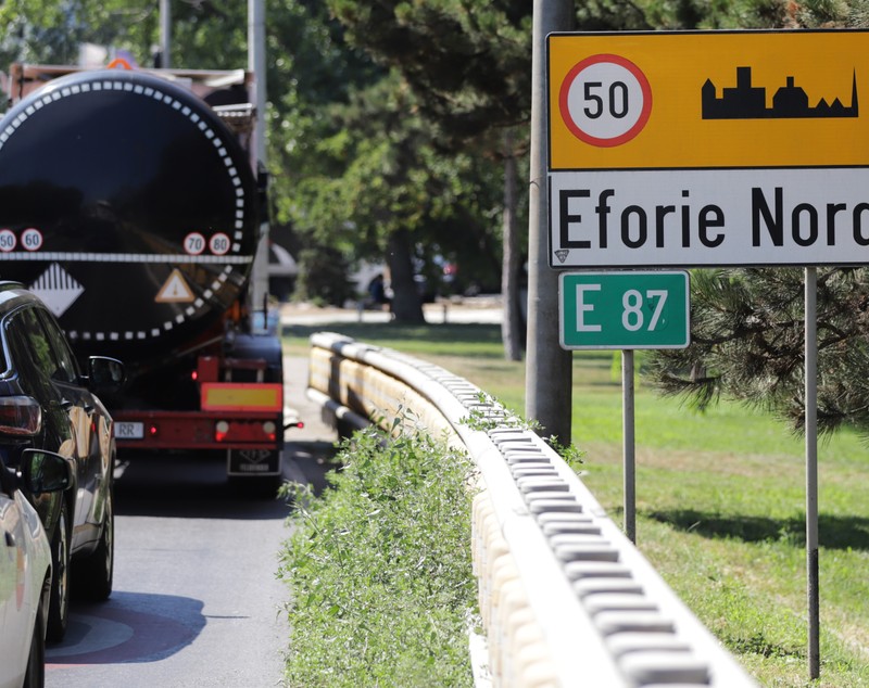 Prețurile de pe litoral: Eforie Nord vs Nisipurile de Aur. Cum se scumpeşte hamsia când înoată spre sudul Mării Negre