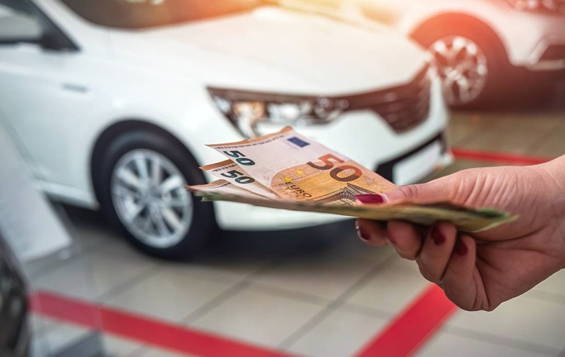Cum au făcut doi bărbați 28.000.000 de euro dintr-o afacere cu mașini second-hand. Acum sunt acuzați că au adus statului un prejudiciu uriaș