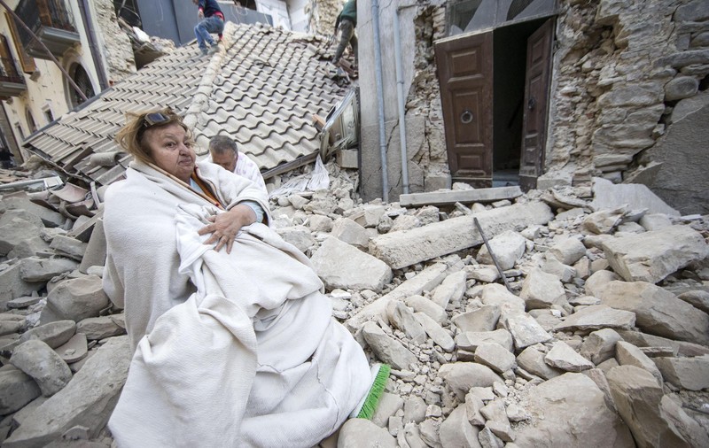 Româncă, stabilită în Italia: „Sunt case căzute, poduri...este un dezastru. Suntem speriaţi”
