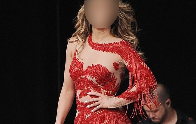 ACUM A AJUNS O SUPER-DIVĂ cu FIŢE, însă până SĂ DEVINĂ FAIMOASĂ A DORMIT pe STRĂZI! Vezi despre cine este vorba!