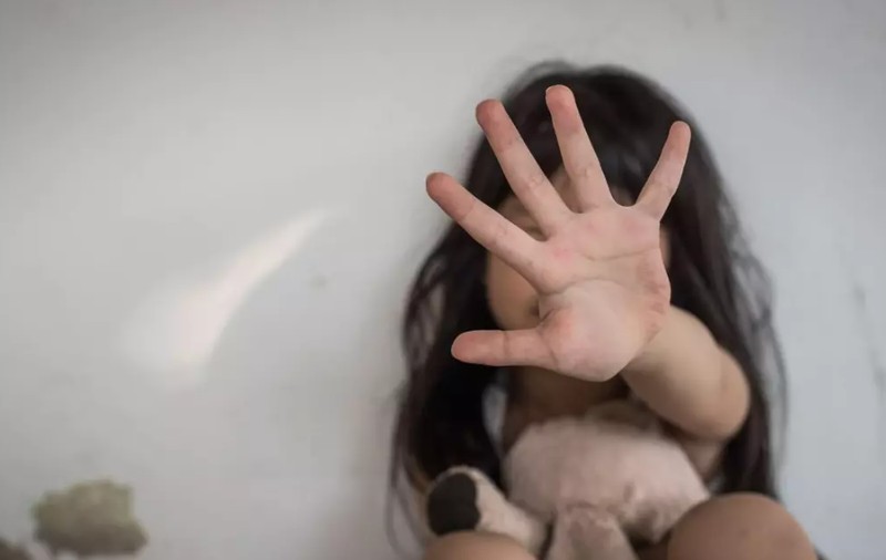 „Cât mai mici posibil”. Un milionar german este acuzat că a abuzat copii în vila sa de lux timp de decenii