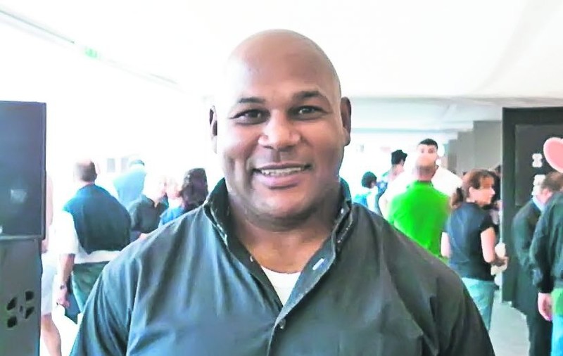 Numit antrenor la RCM Timişoara, legendarul rugbist sud-african Chester Williams e deja dependent de bucătăria românească