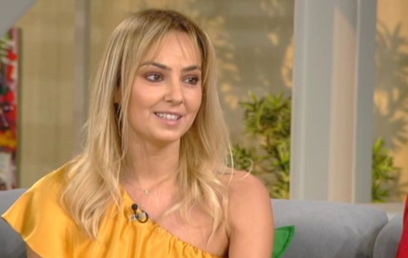 Roxana Ionescu s-a tatuat în direct la tv. Ce desen a ales vedeta