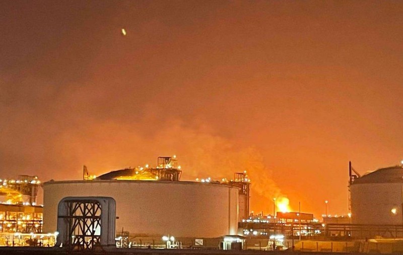 Explozie uriașă la cel mai mare centru de gaze naturale lichefiate din lume: 13 morți și 66 de răniți în Qatar