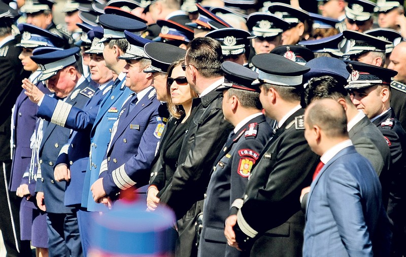 EXCLUSIV | Peste 50 de generali şi colonei de poliţie, îmbufnaţi că au ratat avansarea